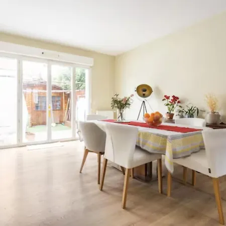 Peaceful In A Modern House Bordeaux